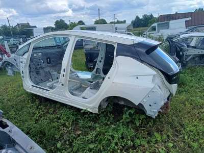Чверть задня ліва (відрізна частина) Nissan Leaf II 2018-2024
