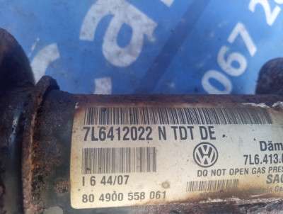 Стійка амортизатора переднього правого Volkswagen Touareg (2007-2010) рестайл
