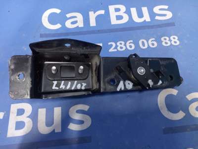 Кронштейн (тримач) ручки дверей Renault Trafic II, Opel Vivaro II, Nissan Primastar II (2006-2014) рестайл