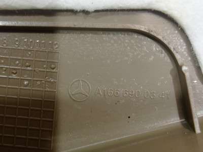 Накладка декоративная петли крышки багажника Mercedes GL X166