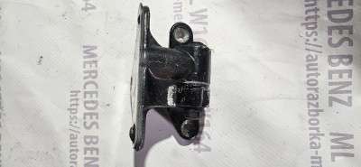 Петля двери правая (низ/верх, зад/перед) Mercedes ML W164 (2005-2011)