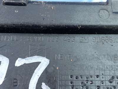 Жабо (пластик ливнёвый) Renault Trafic II, Opel Vivaro II, Nissan Primastar II (2006-2014) рестайл